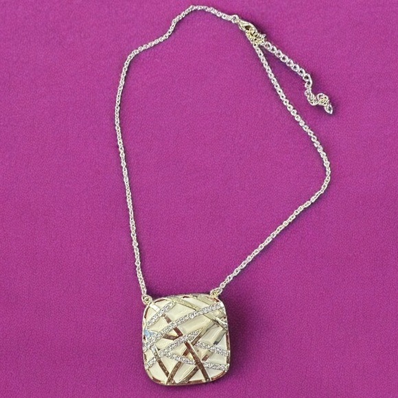 Beautiful necklace pendant Ivory Enamel and Crystals. Gold tone - Picture 3 of 3